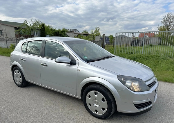 Opel Astra cena 11900 przebieg: 165000, rok produkcji 2005 z Sochaczew małe 436